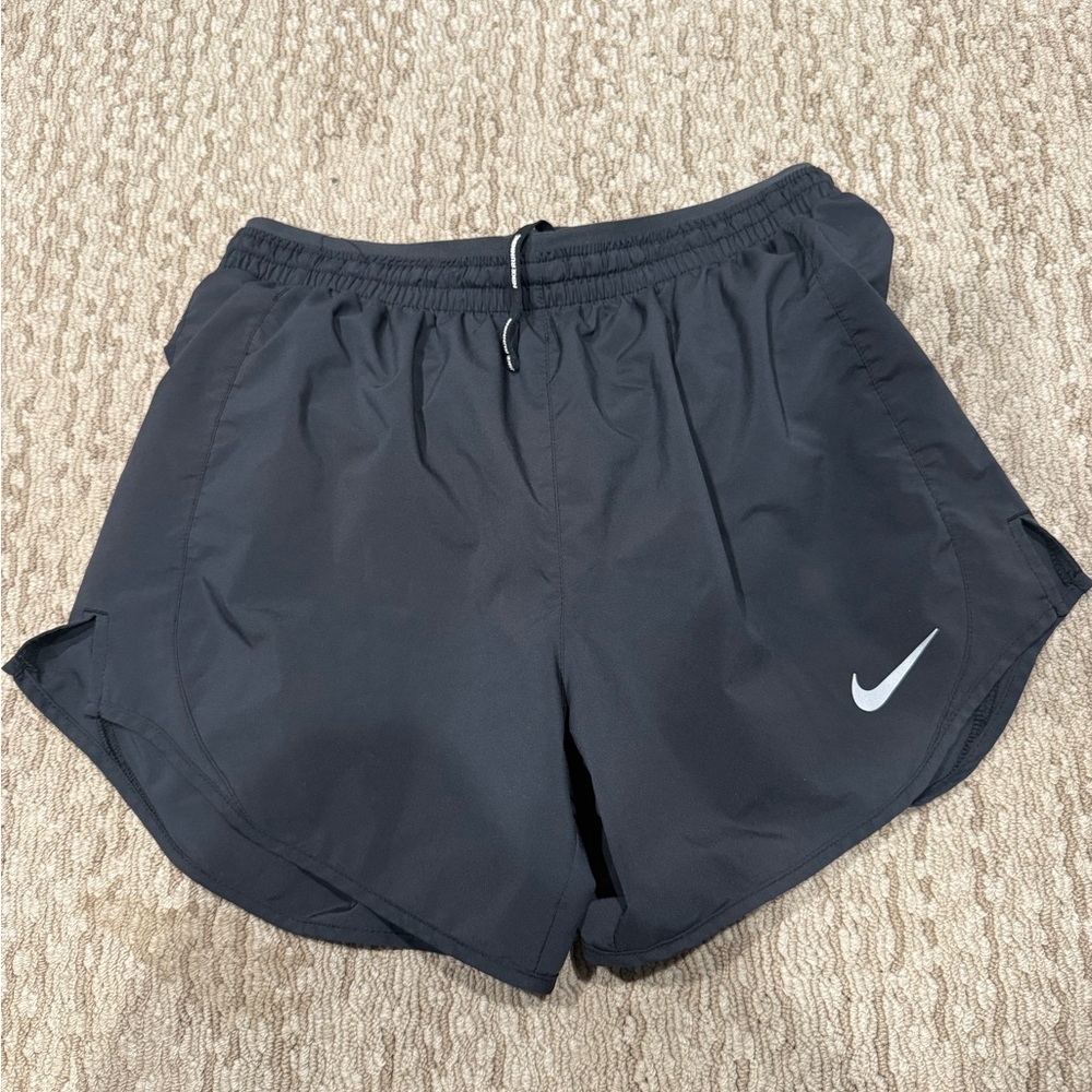 Nike Black Athletic Shorts Lightweight Breathable Design (240)